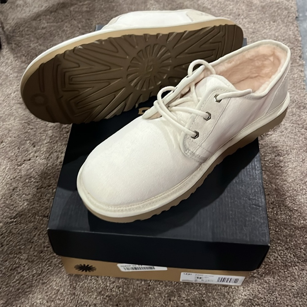 Mens UGG NIB, size 13 Canvas shoe